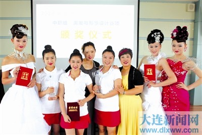 2014年全國職業院校中職組美發與形象設計專業技能大賽，大連女子職專學生任雪娜、丁琳琳、張東奇分獲兩金一銀的佳績，指導教師趙舒琪、于竺平獲評優秀指導教師。